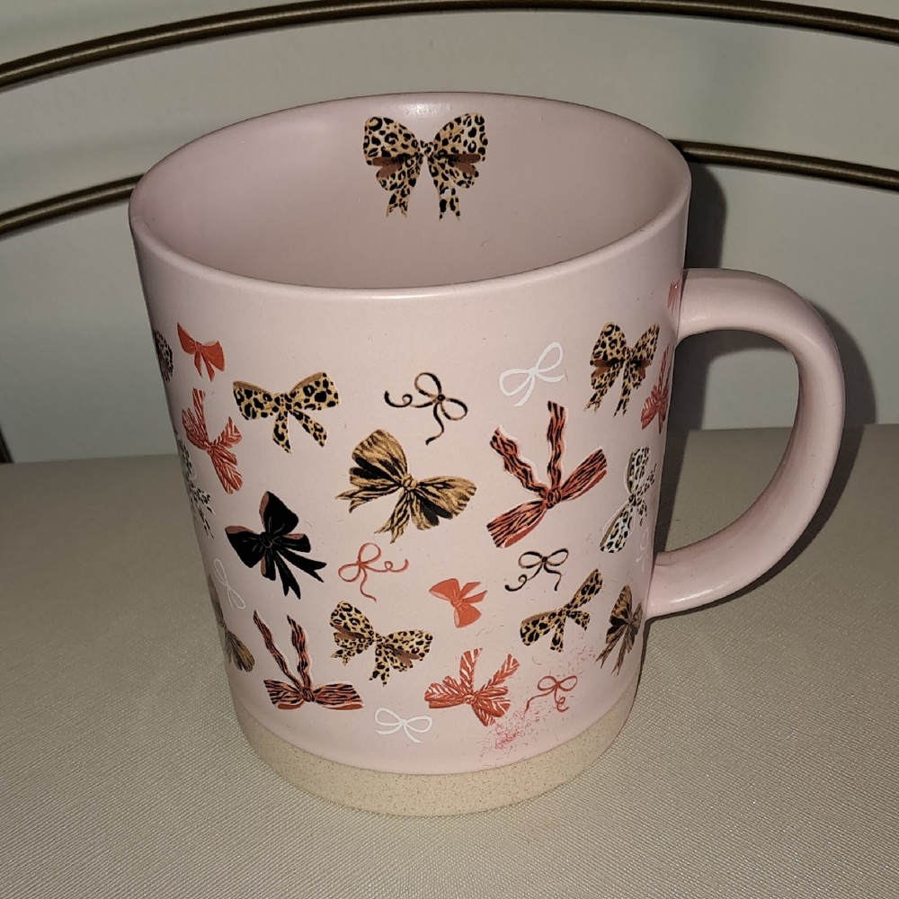 Elegant Bow Mug in Soft Pink